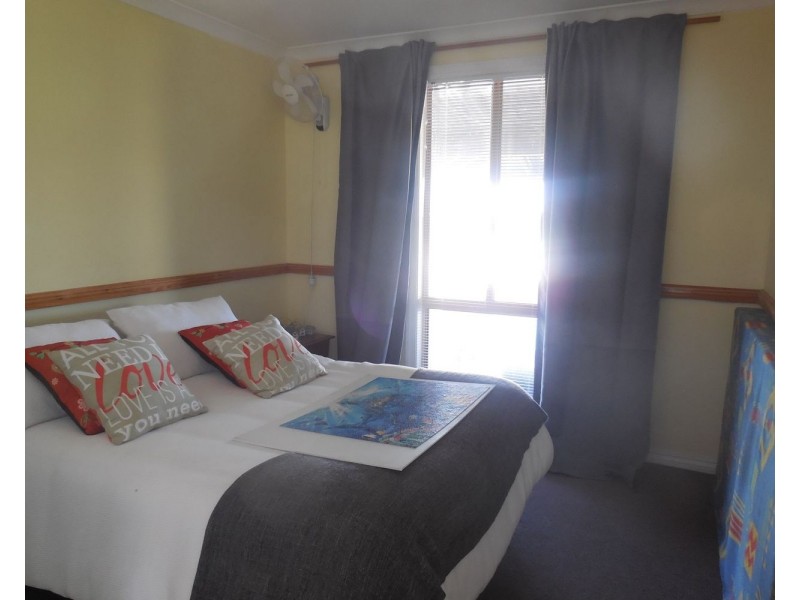 18 REDHEART, Karakin WA 6044