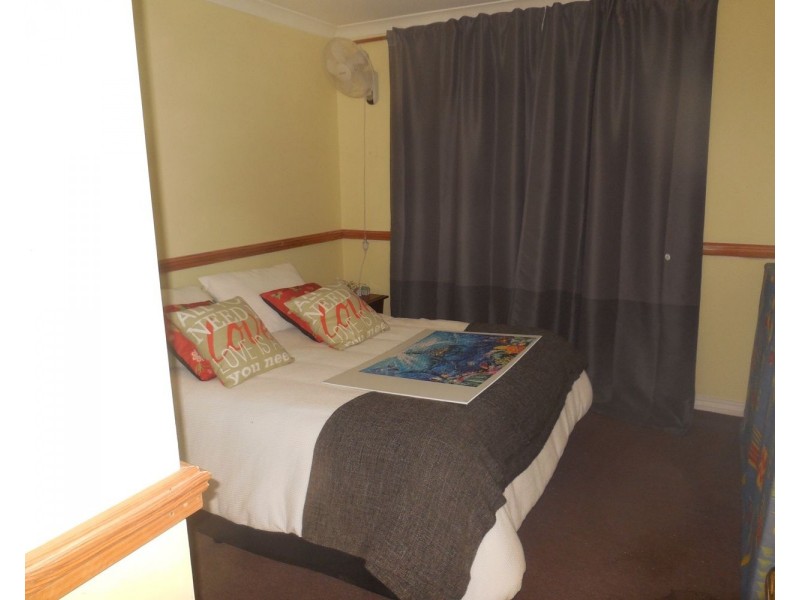 18 REDHEART, Karakin WA 6044