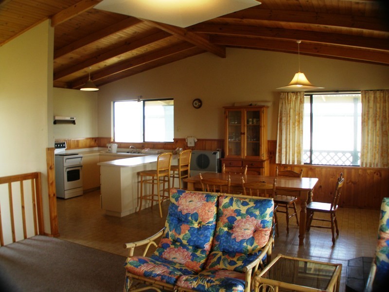 10 Miles Crescent, Ledge Point WA 6043