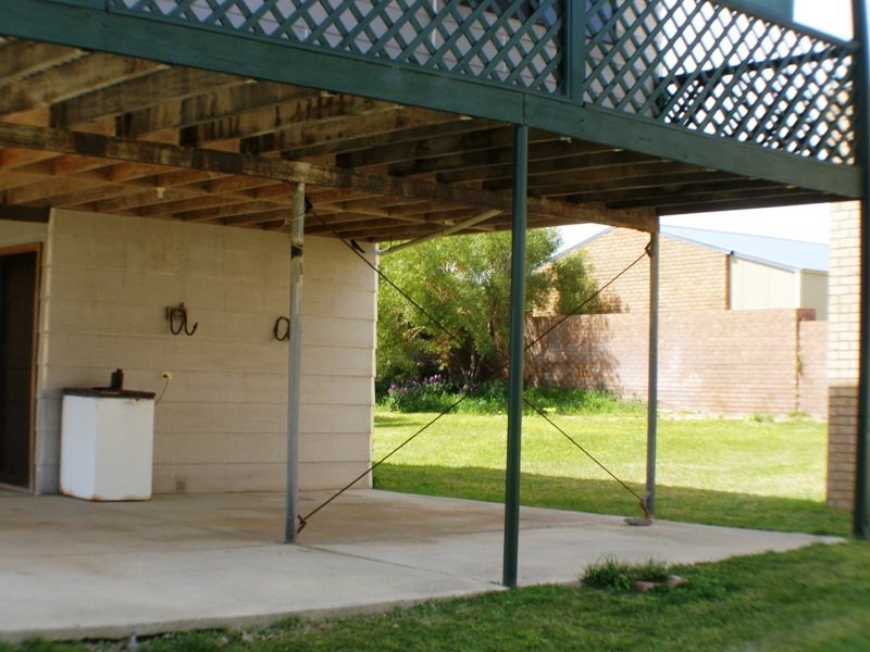 10 Miles Crescent, Ledge Point WA 6043