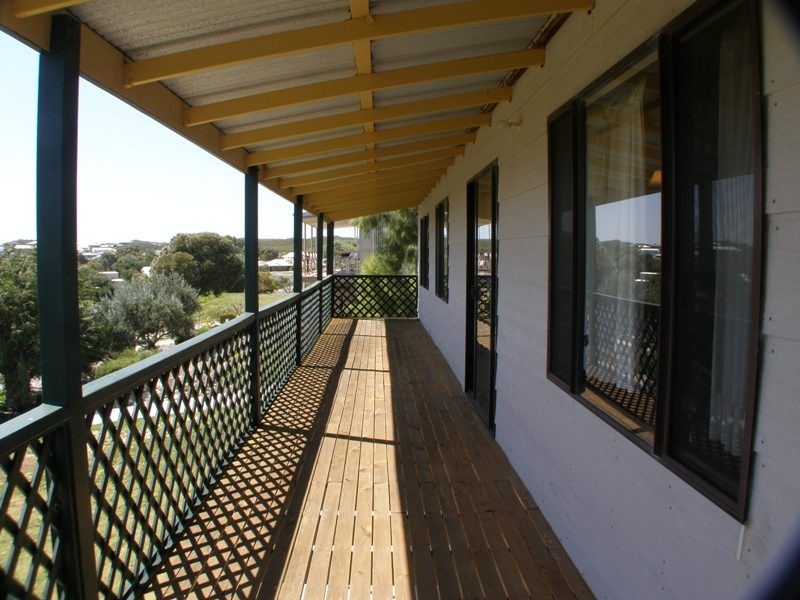 10 Miles Crescent, Ledge Point WA 6043