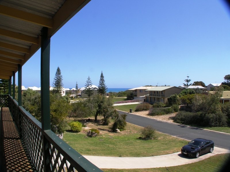 10 Miles Crescent, Ledge Point WA 6043