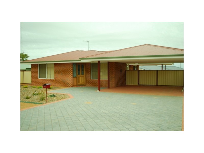 1/8-10 Stickland Street, Wongan Hills WA 6603