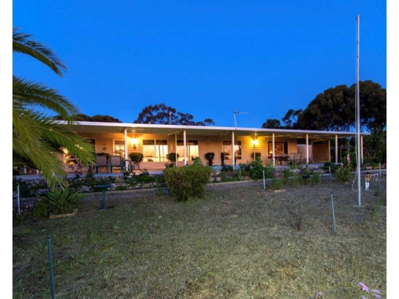 40 Ocean Place, Nilgen WA 6044