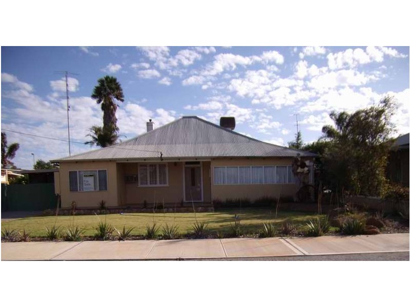 6 Railway Avenue, Carnamah WA 6517