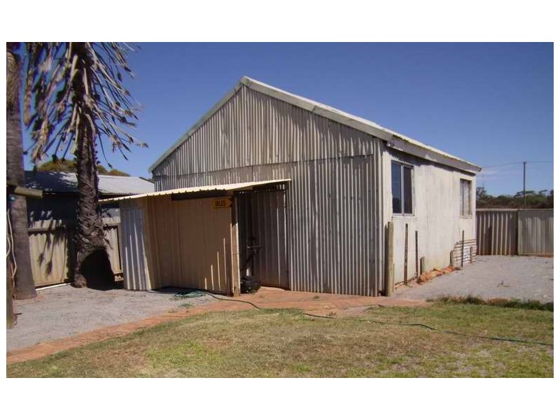 6 Railway Avenue, Carnamah WA 6517