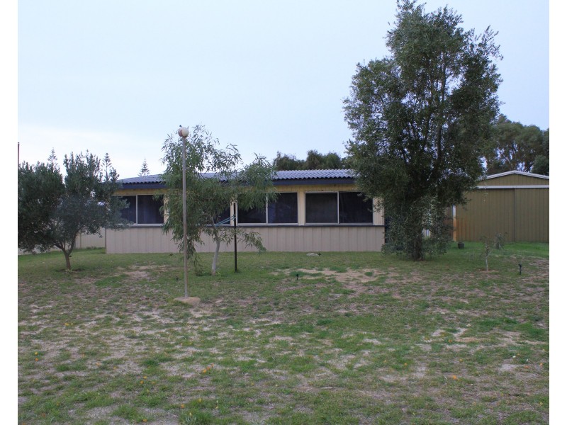 141 Gingin Road, Lancelin WA 6044