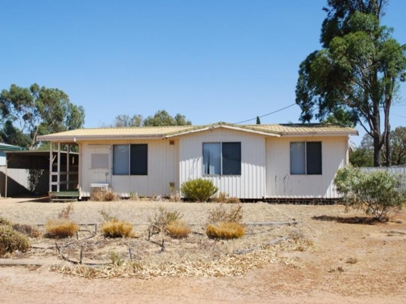 2 Bell Steet, Dalwallinu WA 6609