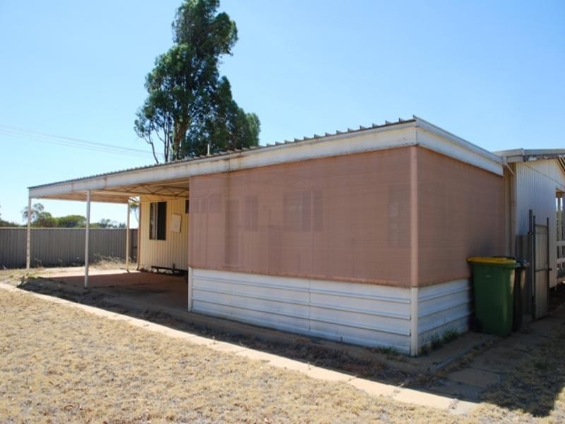 2 Bell Steet, Dalwallinu WA 6609