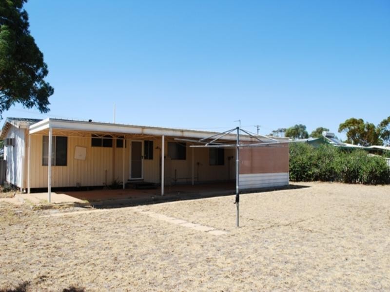 2 Bell Steet, Dalwallinu WA 6609