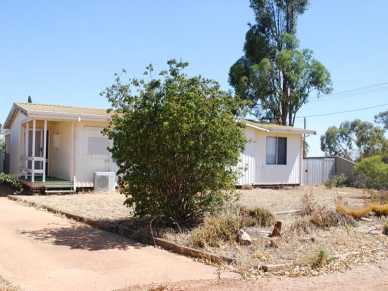 2 Bell Steet, Dalwallinu WA 6609