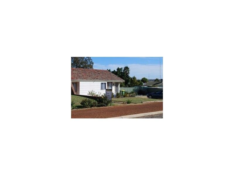 8 Ackland Street, Wongan Hills WA 6603