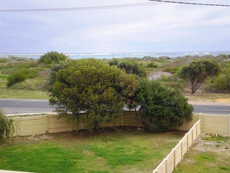 25 Gingin Road, Lancelin WA 6044
