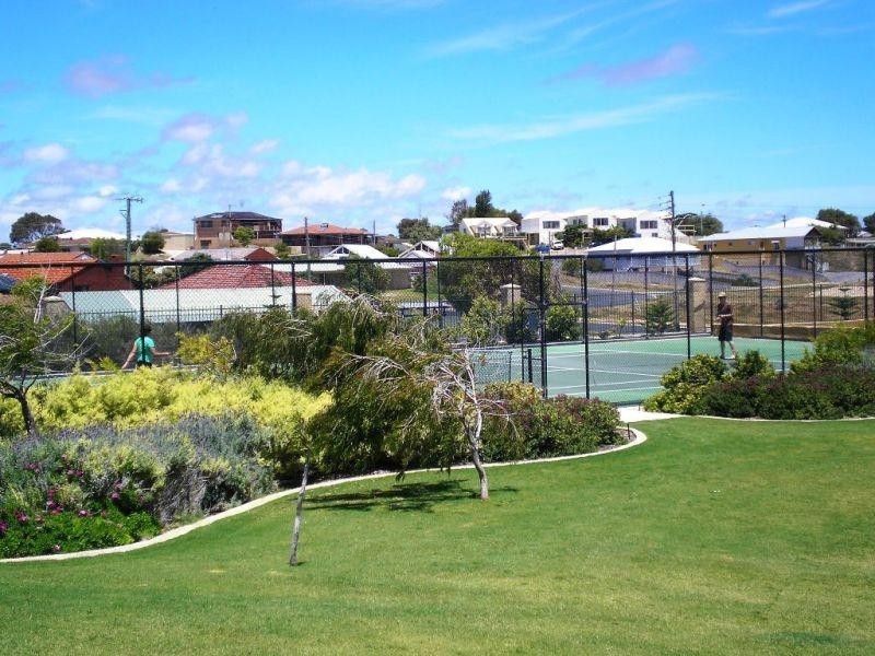 23/2 Robertson Road, Ledge Point WA 6043