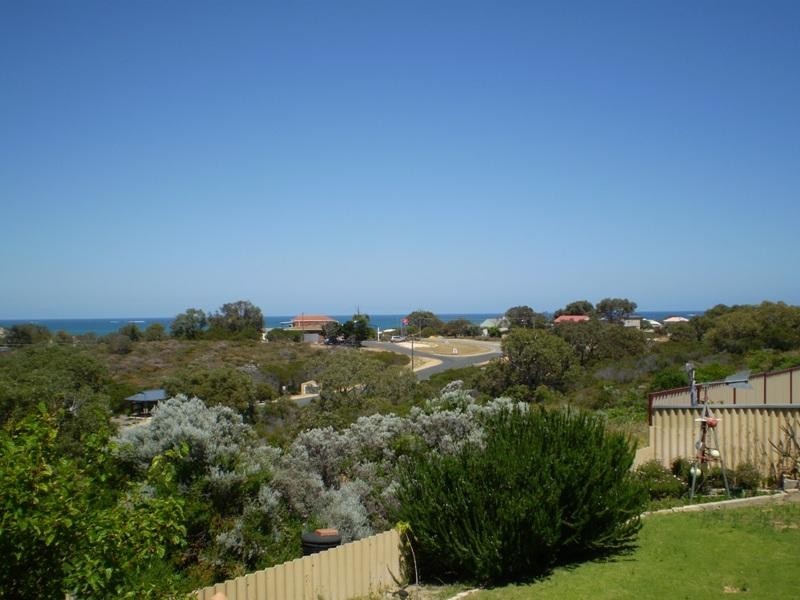 5/8 Collett Place, Guilderton WA 6041