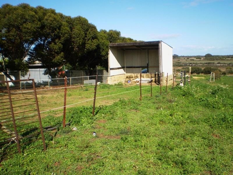 35 Sandalwood Road, Gabbadah WA 6041