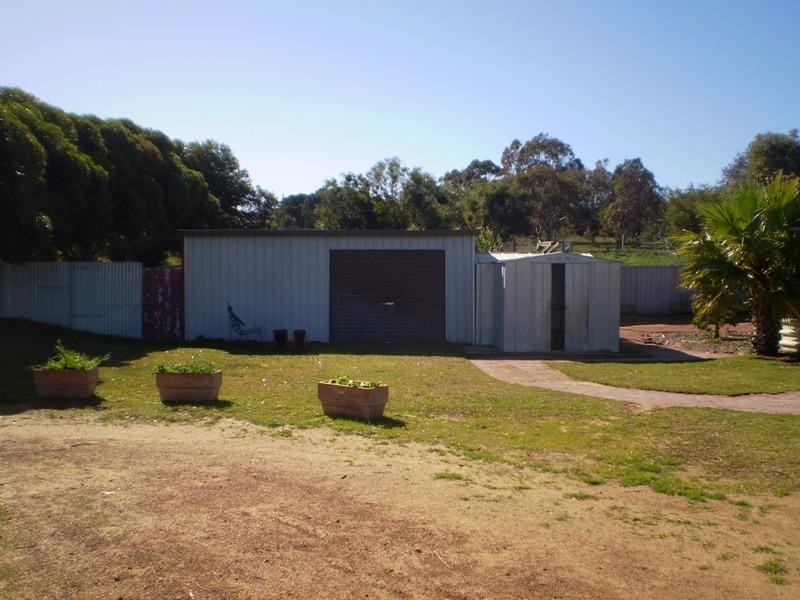 35 Sandalwood Road, Gabbadah WA 6041