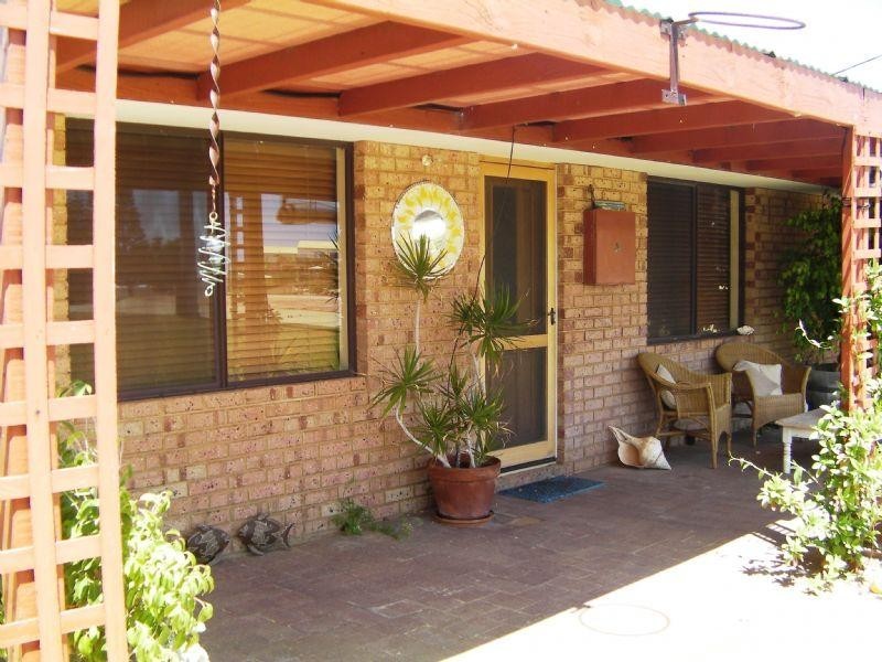 4 Dewar Way, Ledge Point WA 6043