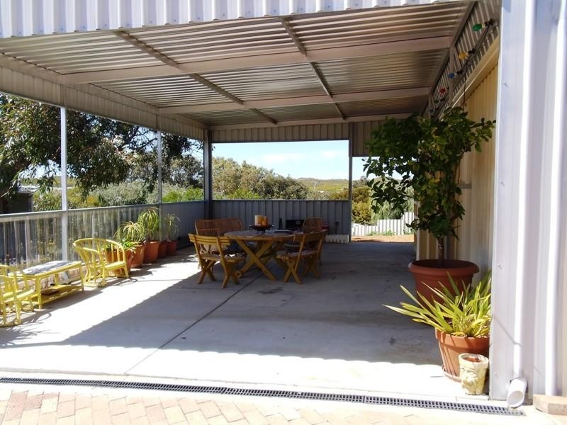 4 Dewar Way, Ledge Point WA 6043