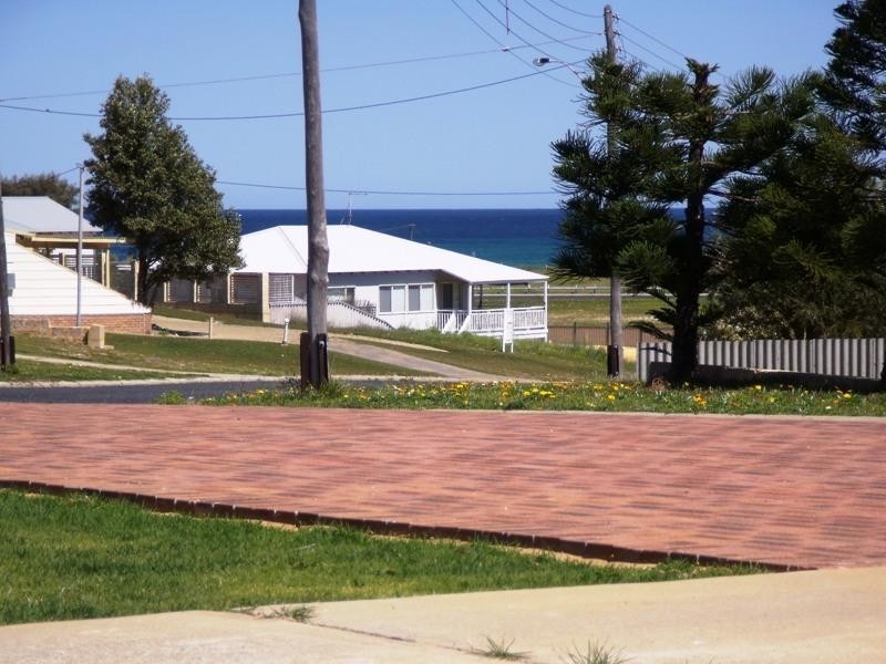 4 Dewar Way, Ledge Point WA 6043