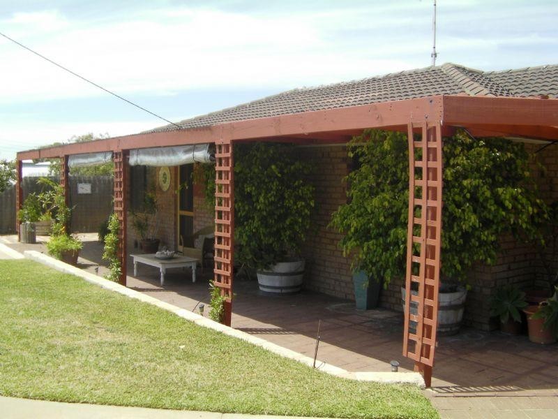 4 Dewar Way, Ledge Point WA 6043