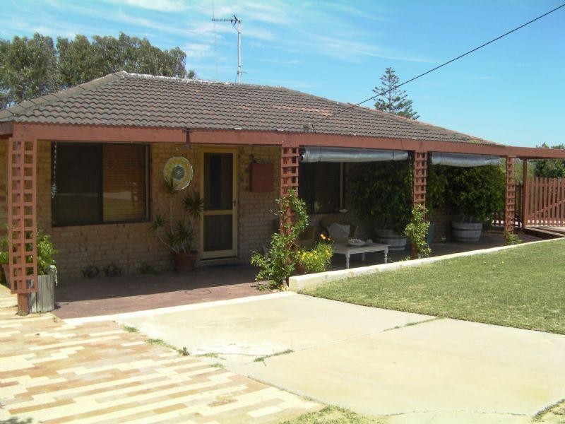 4 Dewar Way, Ledge Point WA 6043