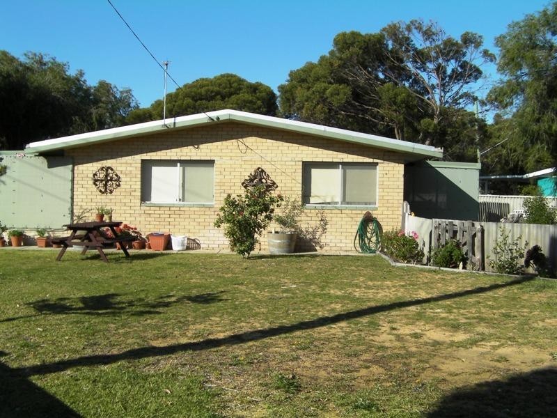 2 Walker Avenue, Lancelin WA 6044