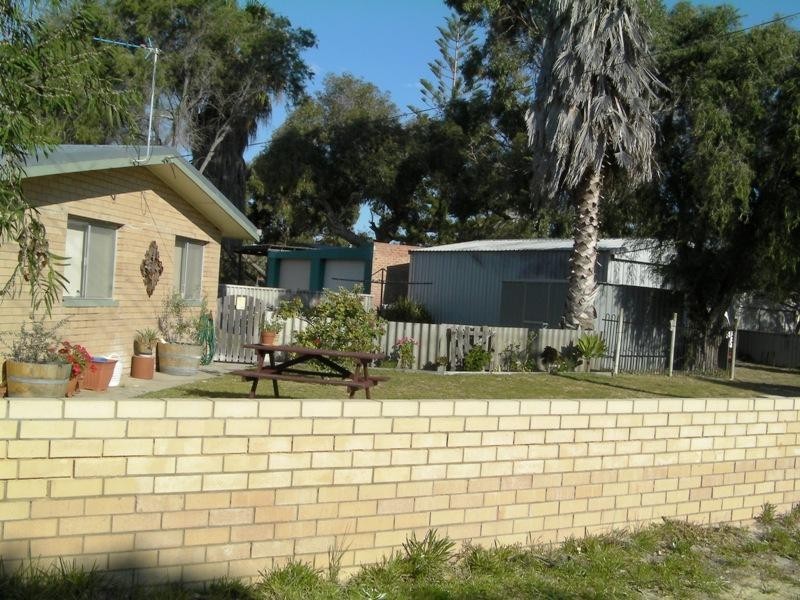 2 Walker Avenue, Lancelin WA 6044