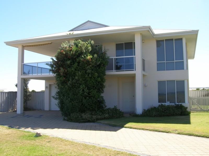 2/1 Hawcroft Place, Lancelin WA 6044