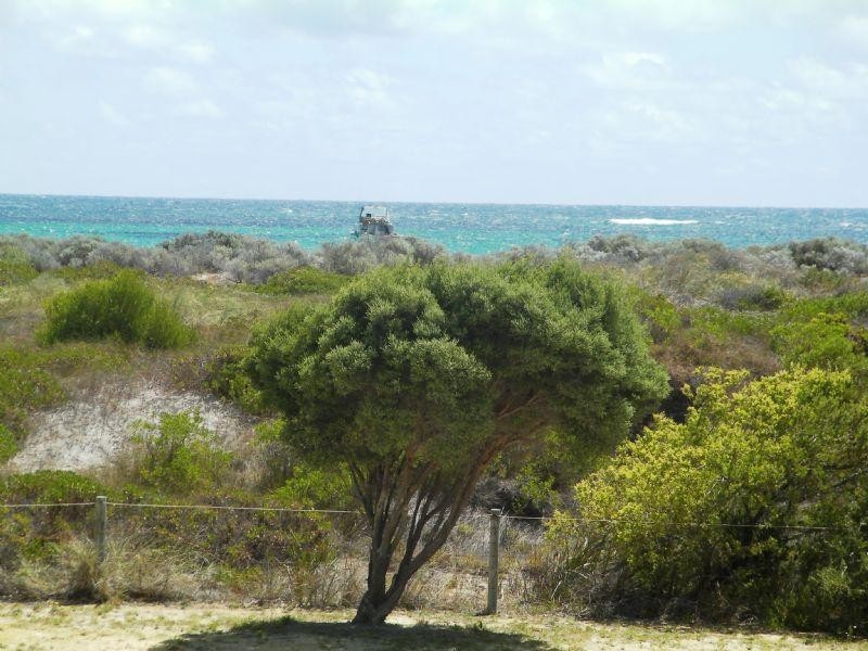 25 Gingin Road, Lancelin WA 6044
