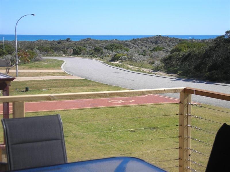 32 Lucraft Loop, Ledge Point WA 6043