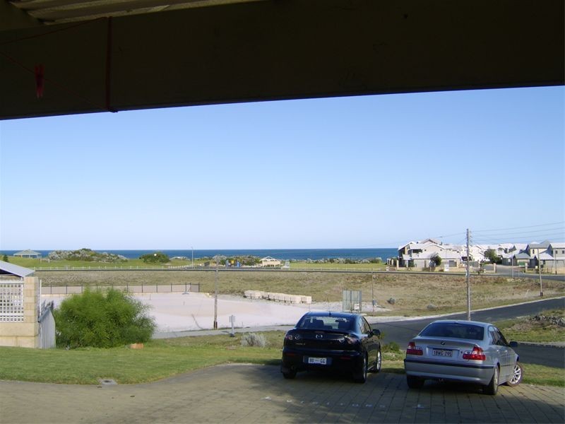1/16 Dewar Way, Ledge Point WA 6043