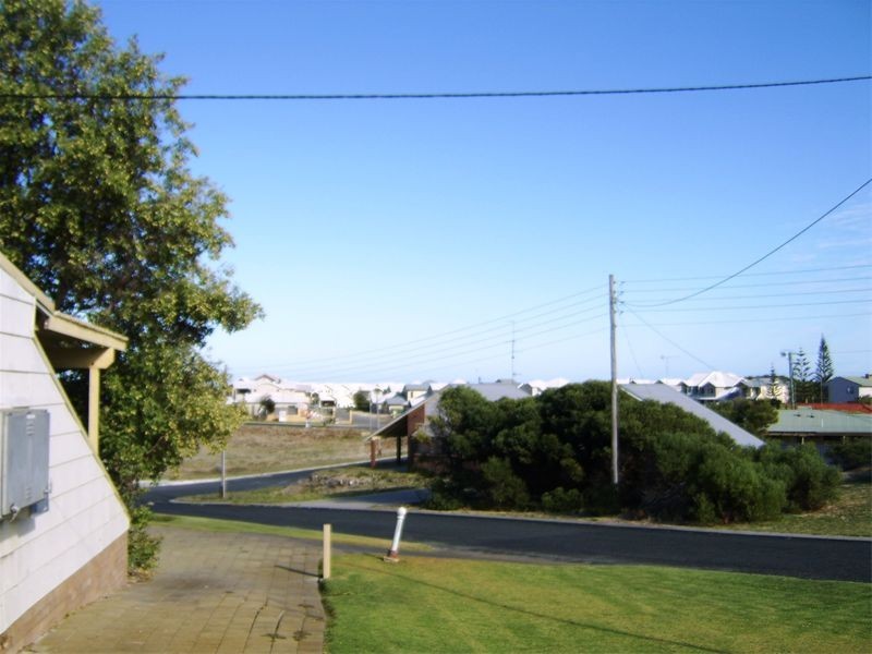 1/16 Dewar Way, Ledge Point WA 6043