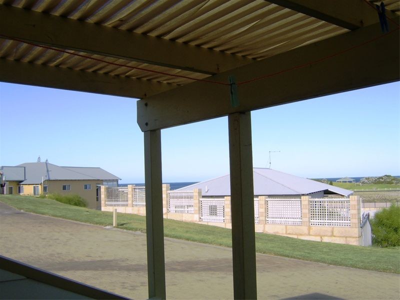 1/16 Dewar Way, Ledge Point WA 6043