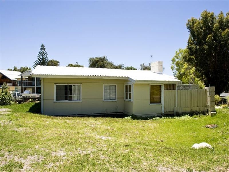 43 Gingin Road, Lancelin WA 6044