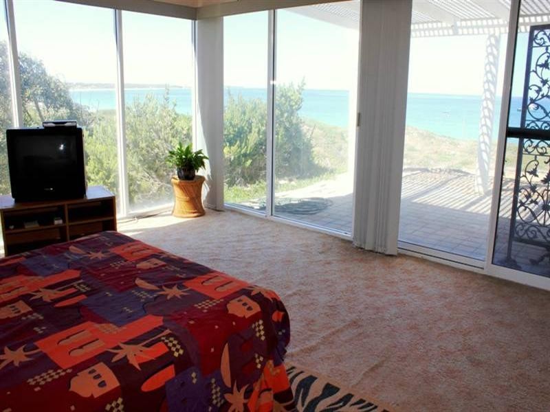 27 De Burgh Street, Ledge Point WA 6043