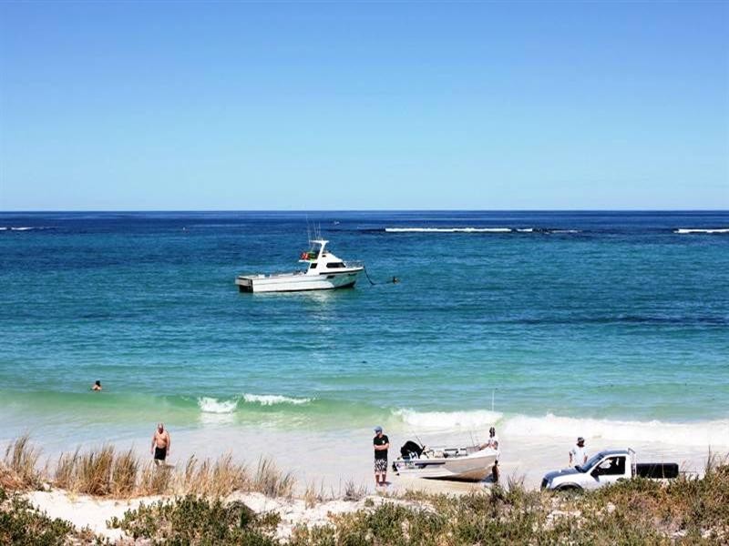 27 De Burgh Street, Ledge Point WA 6043