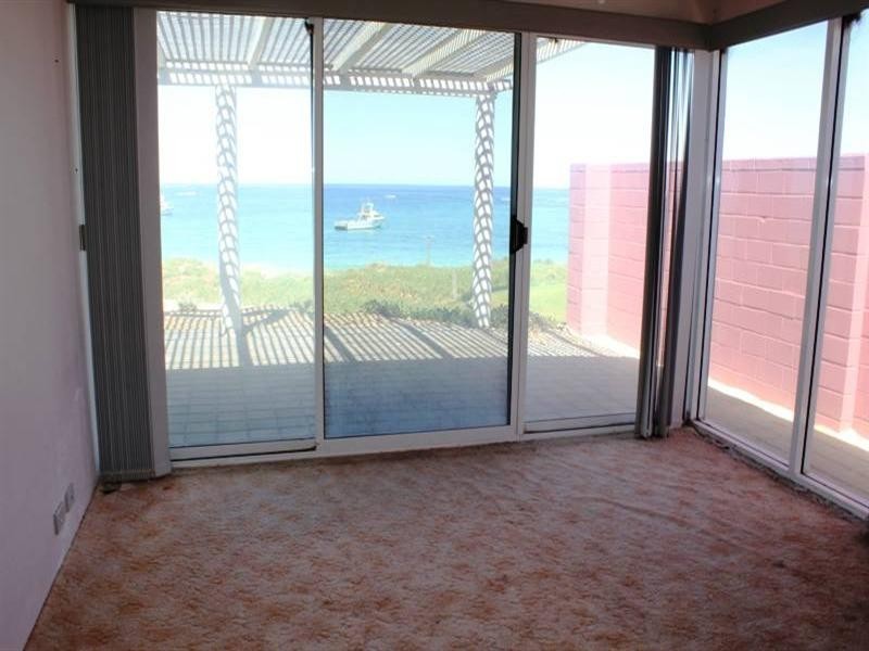 27 De Burgh Street, Ledge Point WA 6043