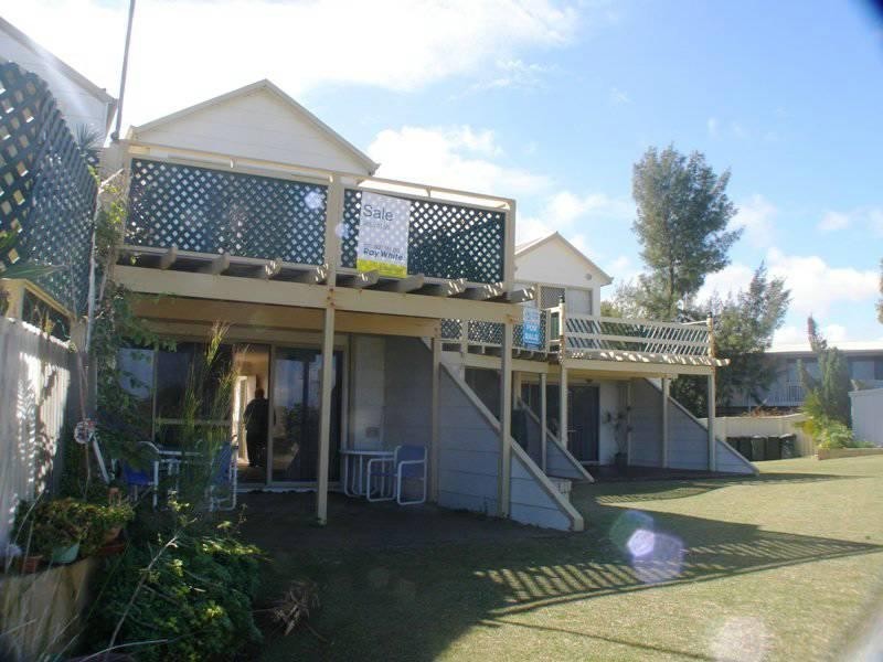 7/16 Dewar Way, Ledge Point WA 6043