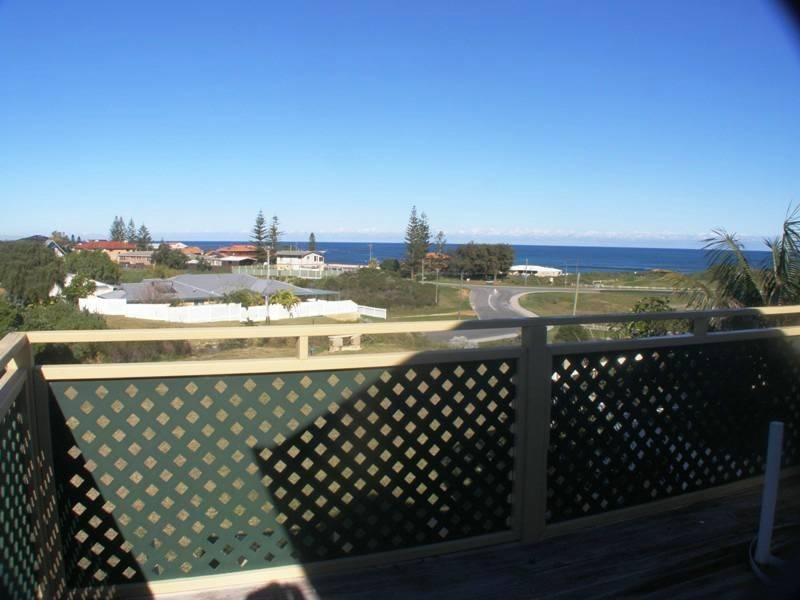 7/16 Dewar Way, Ledge Point WA 6043