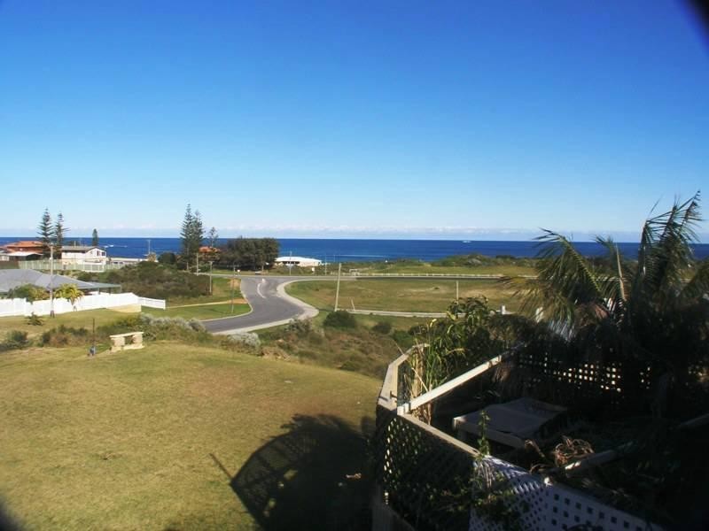 7/16 Dewar Way, Ledge Point WA 6043