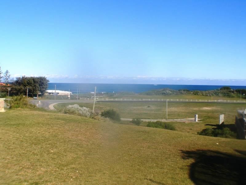 7/16 Dewar Way, Ledge Point WA 6043