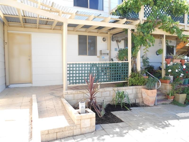 7/16 Dewar Way, Ledge Point WA 6043