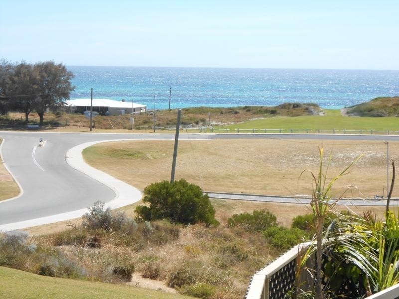 7/16 Dewar Way, Ledge Point WA 6043