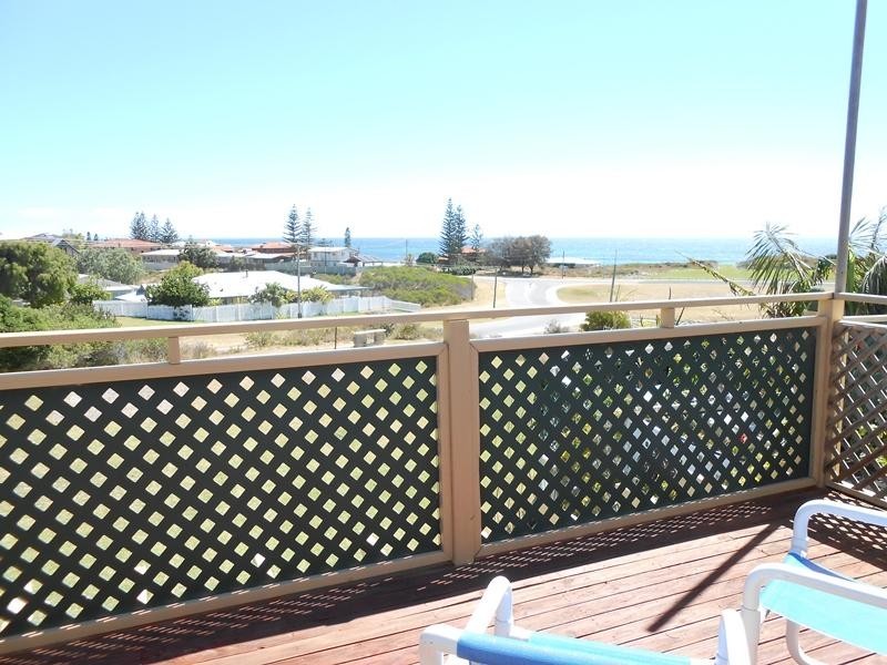 7/16 Dewar Way, Ledge Point WA 6043