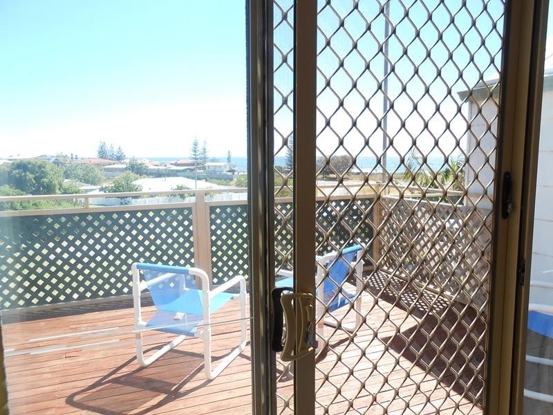 7/16 Dewar Way, Ledge Point WA 6043