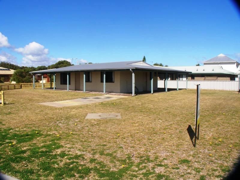 4 Ayres Crescent, Lancelin WA 6044