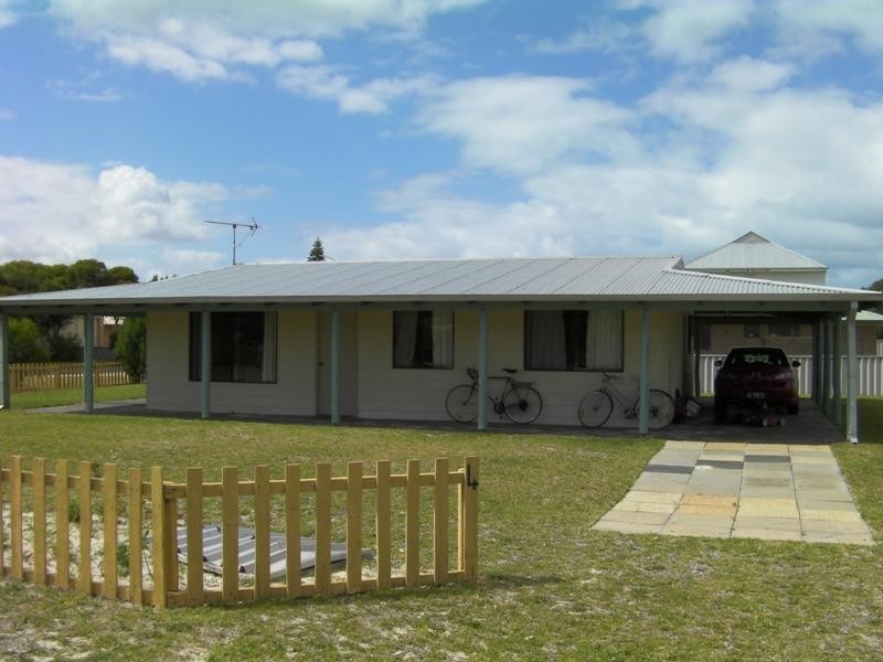 4 Ayres Crescent, Lancelin WA 6044