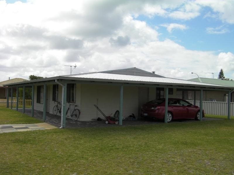 4 Ayres Crescent, Lancelin WA 6044