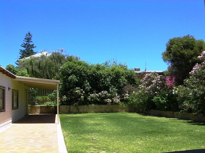 34 Bootoo Street, Lancelin WA 6044